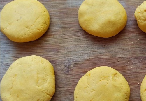  分钟|苹果加南瓜这种吃法要火了，5分钟出锅，健脾养胃，咬一口还流馅