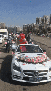  搞笑|搞笑GIF：第一次藏钱的感觉真好哈哈哈