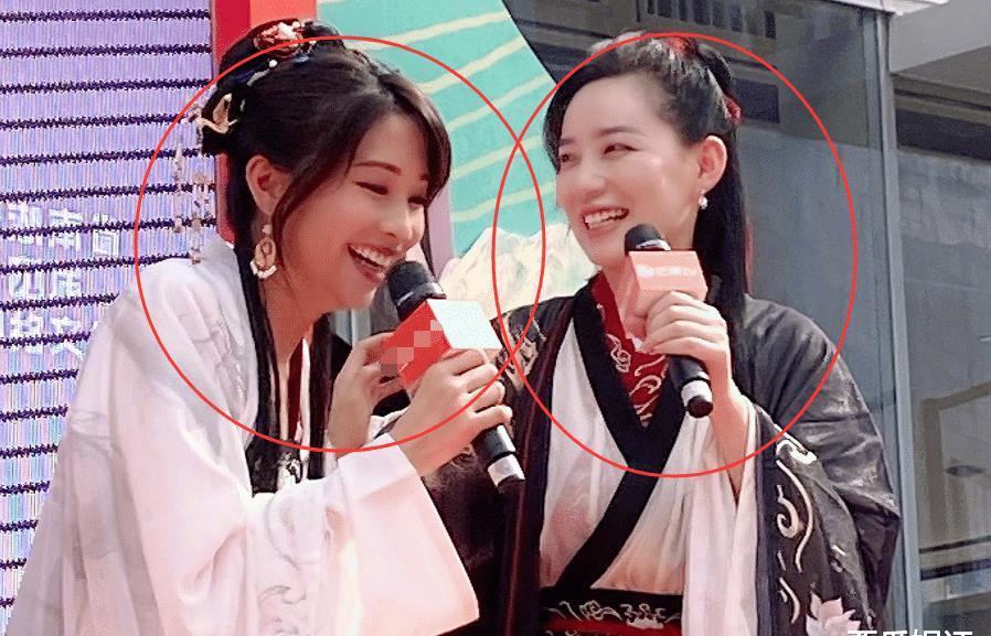  大街|袁咏琳大街献唱《无价之姐》，看到她旁边的姐姐，羡慕现场观众了