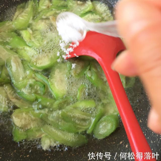 好喝|鲍鱼鸽肉丝瓜汤，营养丰富，鲜美好喝