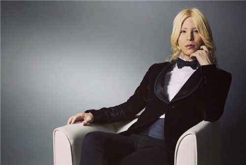 文化|日本第一牛郎:一晚收入3000万,26岁坐拥3亿资产,像极了一明星