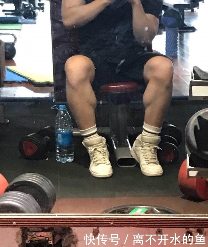  肌肉|爱健身的95后，雕刻出满身肌肉化身模特出镜，气质不输陈坤