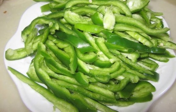  滑嫩|1分钟学会经典家常菜，香辣美味，肉丝滑嫩，一大盘不够吃