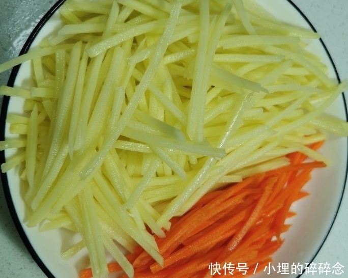 胡萝卜|很普通的食材碰撞在一起，就会有意想不到美味，就是胡萝卜土豆丝