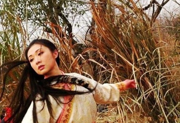 女将|隋唐第一女将杀瓦岗一将擒九将,最后竟然被他收服了