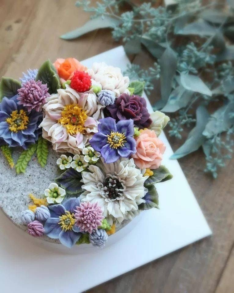 包袱蛋糕|脑洞太大韩国小姐姐晒神秘蛋糕,引百万粉丝每天催更太美了,每一张都让我流口水…