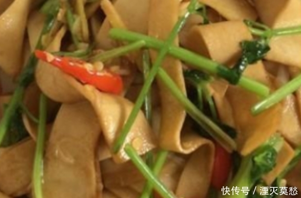 鸡翅|精选美食:糖醋鸡翅,香菜炒豆皮,奶油鲜笋的做法