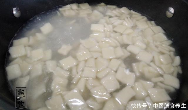 好喝|若家里只剩面粉,教你做美味热汤,每人秃噜两大碗才过瘾,特好喝