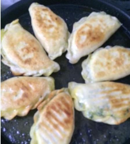  秒杀|冬天男人要多吃韭菜盒子，教你这样做皮薄馅大，绝对秒杀外面卖的