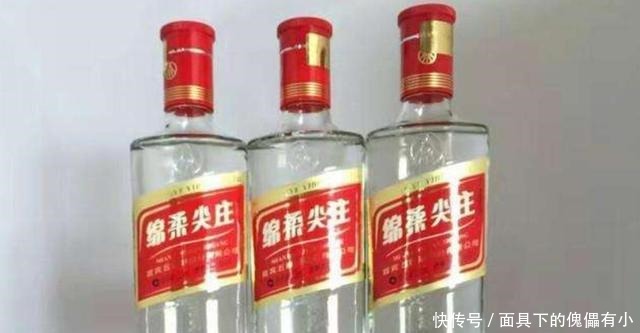 口感|去超市买白酒,行家专挑4种买,好喝还不贵,关键都是纯粮酒