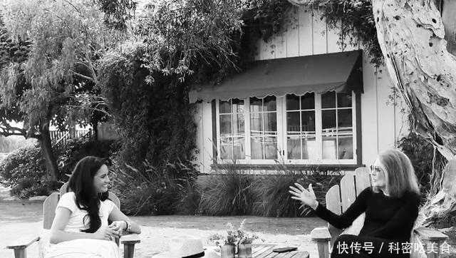 谈话|梅根与知名评论员后院谈话,脚放凳子上显真性情,全程无王室架子