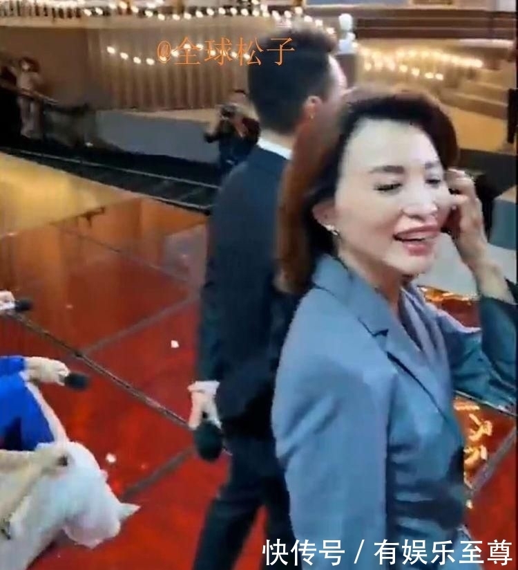 央视|央视节目录制出现失误,董卿朱迅等107位主持人“起哄”齐怼导演