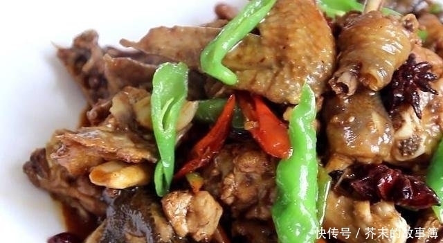 鸡肉|炖鸡肉时,千万不要直接加水炖,多做这一步,鸡肉鲜嫩,没有腥味!