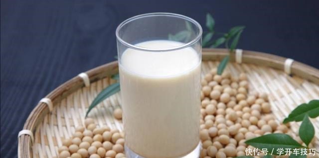 倒入适量|煮豆浆时,放点“它”,营养比牛奶还高,每天一杯,早上精神倍佳