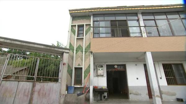 老太|“天降”一万六！老太一觉醒来，身边多出两沓钱