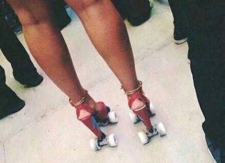 妹子|搞笑图片幽默段子:哈哈,妹子你这高跟鞋改造得不错啊,厉害了