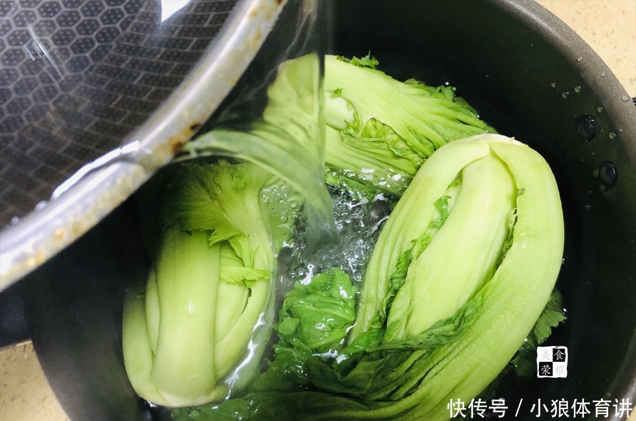 自制|在家自制咸酸菜,酸脆可口,做法简单易上手,趁秋天干燥多做一些