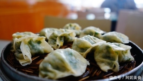 西安|53岁大叔卖蒸饺20年,日售三四百笼,供出两名大学生