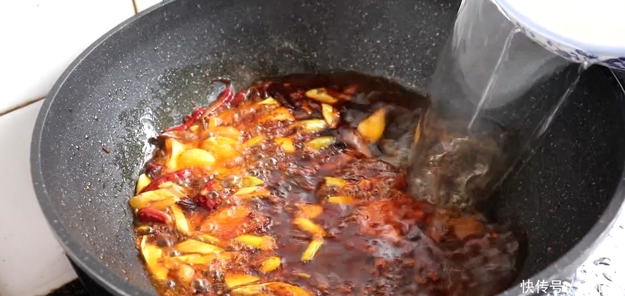 火锅|想吃麻辣冒菜别再去饭店了，教您在家简单做，香辣美味又过瘾