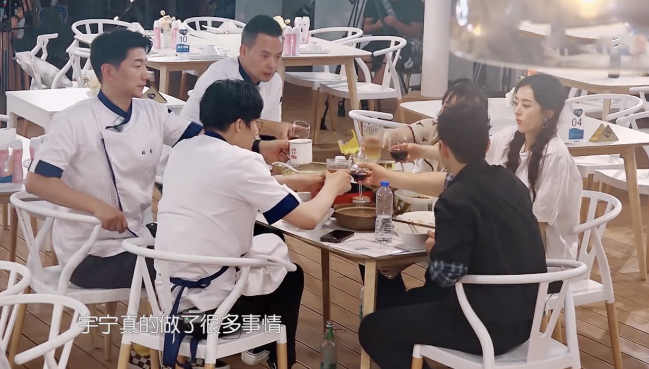 林述巍|张亮说了啥?一句调侃引林述巍赵丽颖笑喷饭,大家笑得停不下来