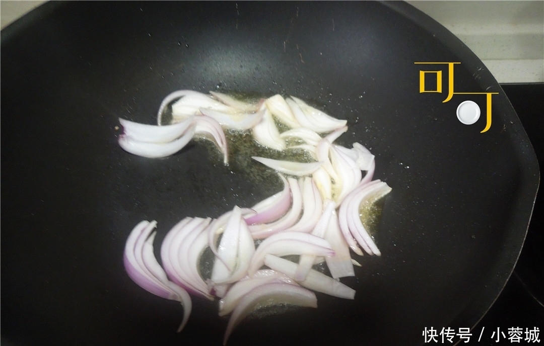 简单|木耳与这两样食材搭配一起炒,简单好吃营养平衡,冬天要多吃