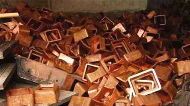 无偿|垃圾堆里也能翻出文物来82岁老人翻出3200多件，全都无偿给国家