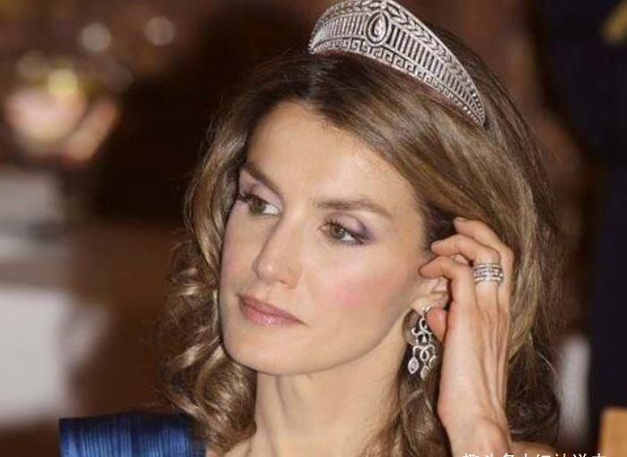 灰姑娘|莱蒂齐亚王后48岁了!五官精致宛如画中人,灰姑娘收获童话爱情