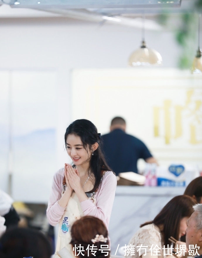  主管|200828《中餐厅》官博发布赵丽颖剧照十宫格 财务经理变成活力售楼主管