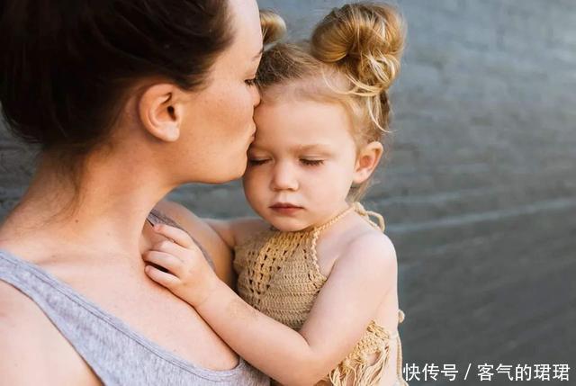  影响孩子|宝妈用自行车连撞女儿3次，并直言“是在教育她”，网友评论炸了