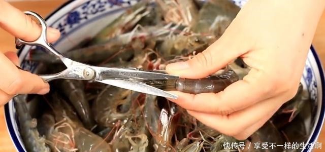 做法|大虾又出新做法,别再红烧了,这么烧好吃!