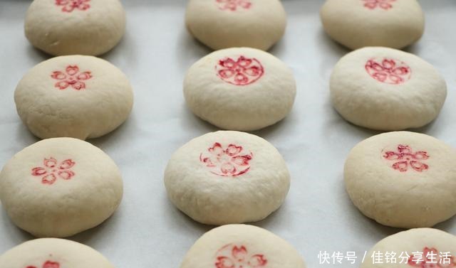 老少皆宜|中式月饼最爱这款,层层酥脆,鲜嫩多汁,做给家人吃,老少皆宜!