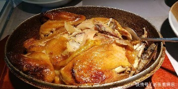  黄磊老师|《向往4》维嘉夸叫花鸡好吃，看清桌上“剩菜”后，网友别装了！