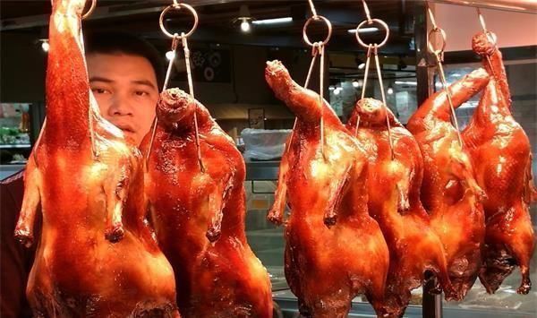 烤鸭店|买一只活鸭要50元,为什么烤熟后只要18元烤鸭店老板说漏了嘴