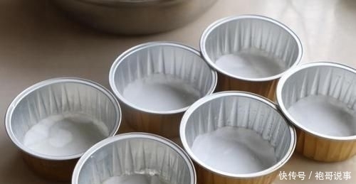 味道|极简版蒸糕,4个鸡蛋1把面粉,不用油上锅蒸,香甜软糯味道好