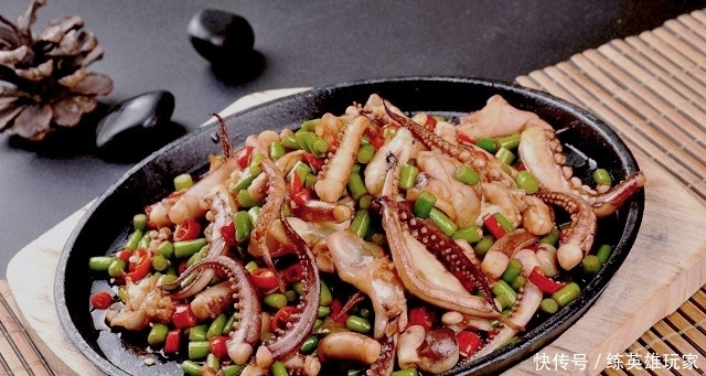 麻烦|鱿鱼去皮麻烦?老渔民口述小技巧,30秒去皮不用焯,又鲜又嫩