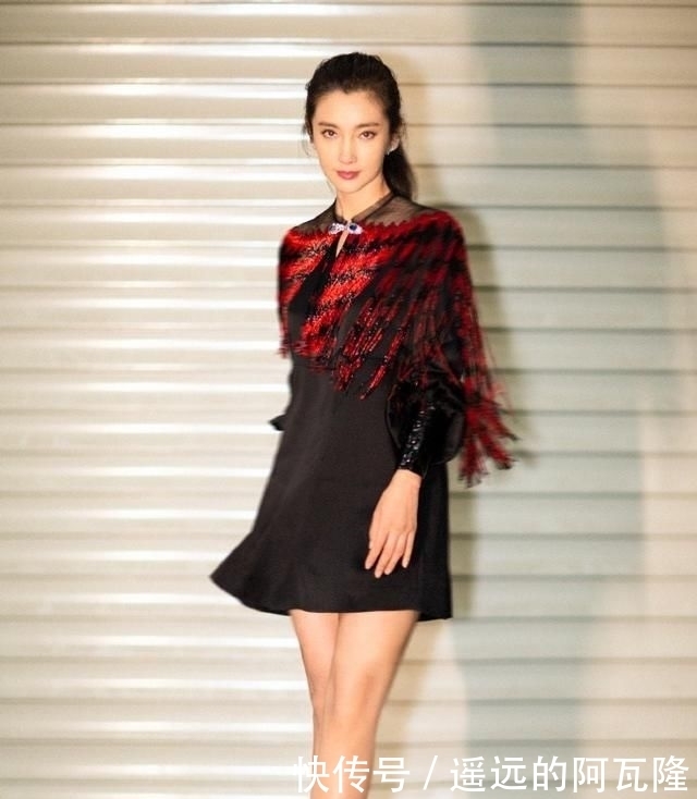 挑选|初入职场女生，如何挑选第一件“年会裙”？跟着明星这样穿，超美