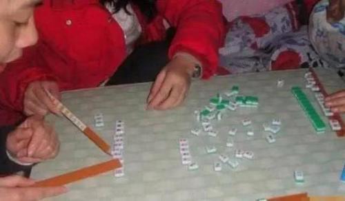 大学|大学宿舍里的“奇葩”发明,辅导员笑得肚子疼,网友:都是人才!