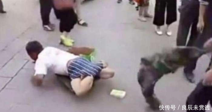 男子|男子怀疑乞丐装可怜，脱下乞丐裤子后，群众不淡定了！