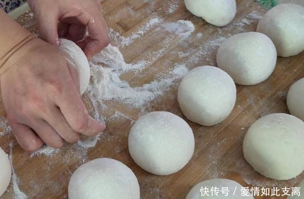 步骤|卖馒头的大妈说漏嘴,发面时多加一样,馒头又香又白,越吃越好吃