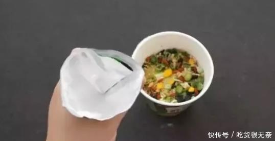怕烫嘴|吃了30年泡面才发现,桶面竟然有个“小机关”,尝试后太厉害了