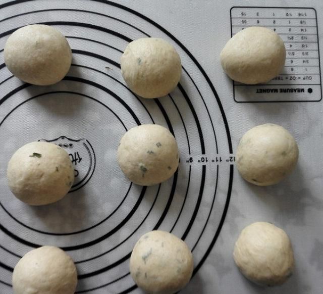 白味|一款操作简单的餐包,添加了白味噌和葱花,空口吃味道也是棒棒的