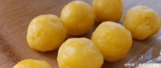  面粉|面粉别蒸馒头了，加2个西红柿，不用蒸不用烙，出锅比吃肉还香