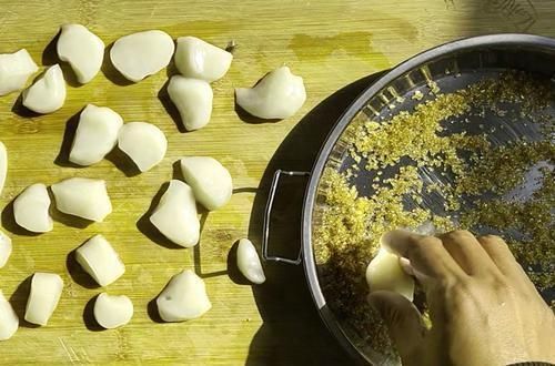  蒸好的糯米|教你在家做糯米果，不煎不油炸，口感软糯，甜甜的好好吃