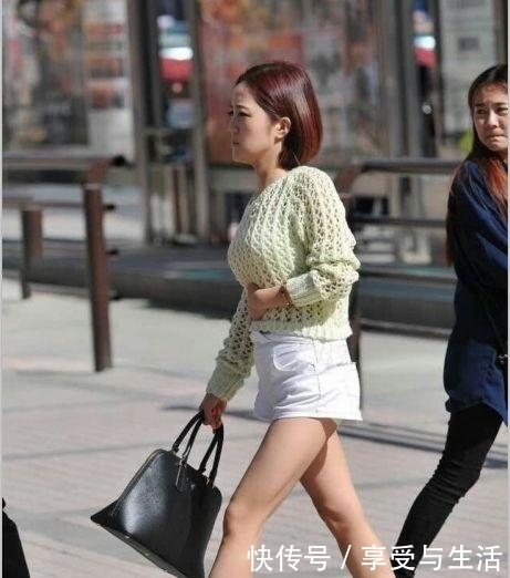  高度|小个子美女穿短裤配厚底鞋, 照样美出新高度, 一点不逊色高个美女