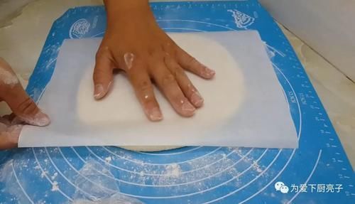 保鲜膜|面粉又出神奇做法,不发面不烫面,外焦里软又空心,吃过念念不忘