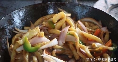  连吃|土豆加1盆面粉，不炖不煮不油炸，特色做法连吃3天都不腻！