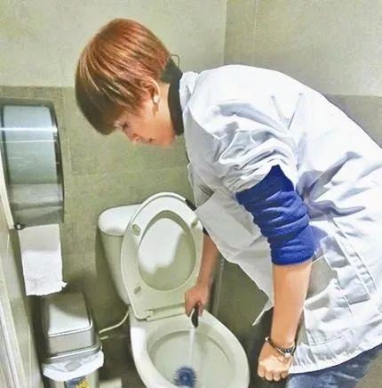  童星|她是香港“最火童星”，黄家驹、张国荣的“妹妹”，现在怎样了