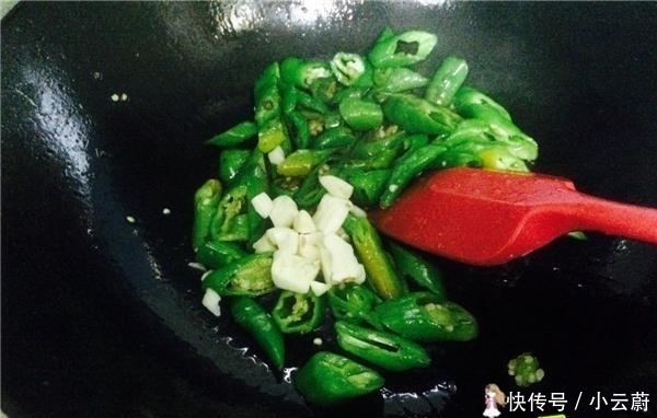 试试|没食欲的时候,单炒一盘尖椒超下饭,您也试试吧