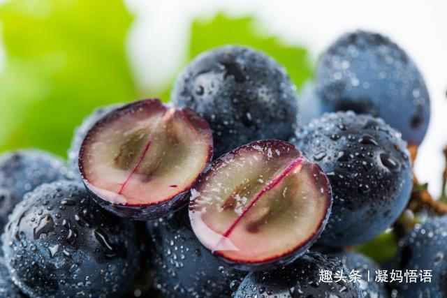  眼睛|为了生个大眼睛娃，孕妇孕期狂吃葡萄，孩子出生后怀疑抱错了