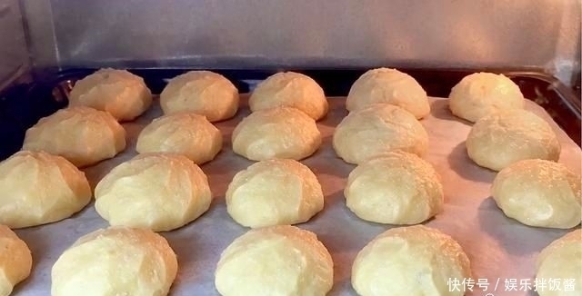 按步|自制甜点香草味泡芙,按步制作比蛋糕简单,零失误操作轻松完成